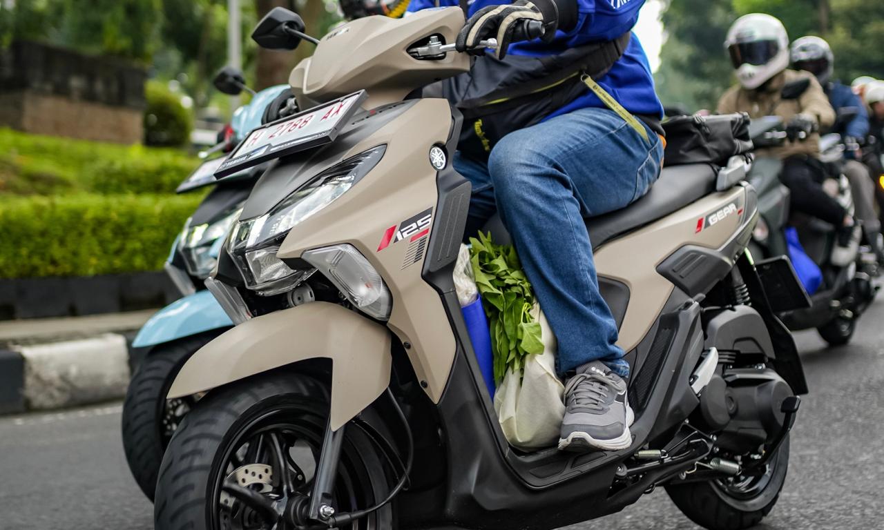 Memberikan kenyamanan ekstra bagi pengendara maupun pembonceng, sekaligus memungkinkan peletakan barang tambahan tanpa mengganggu kontrol motor.