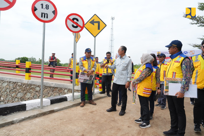 Kedua dari Kiri Jajaran Terdepan, Menteri Pekerjaan Umum, Dody Hanggodo