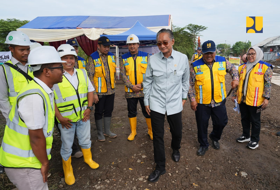 Ketiga dari kanan- Menteri Pekerjaan Umum, Dody Honggoro