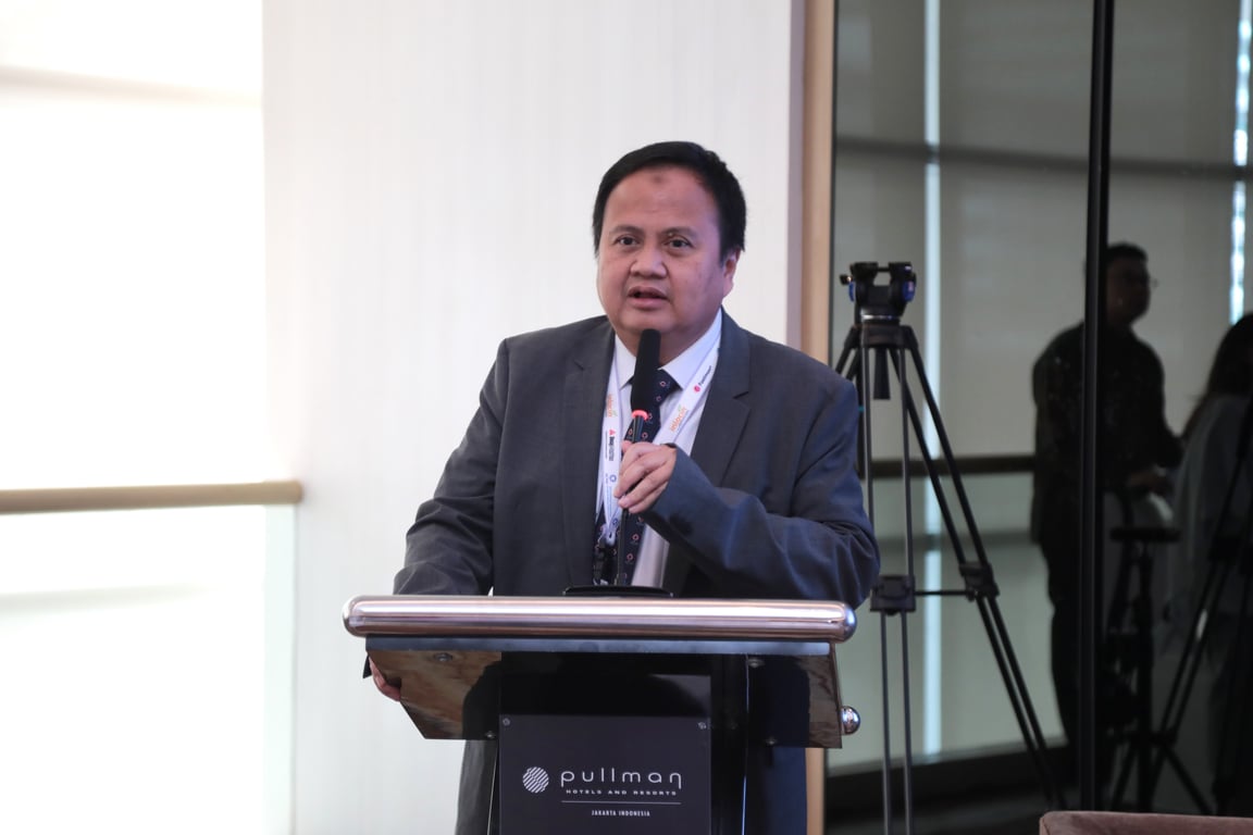 Penutupan oleh Prof. Dr. Budi Wiweko, MD, OG, MPH, REI, FRANZCOG (Hons), FICRM, selaku Ketua Komite Endokrinologi Reproduksi dan Infertilitas (REI) AOFOG