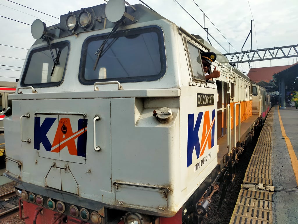 Kereta Pandalungan berangkat dari Stasiun Gambir pada hari Minggu (1/6)