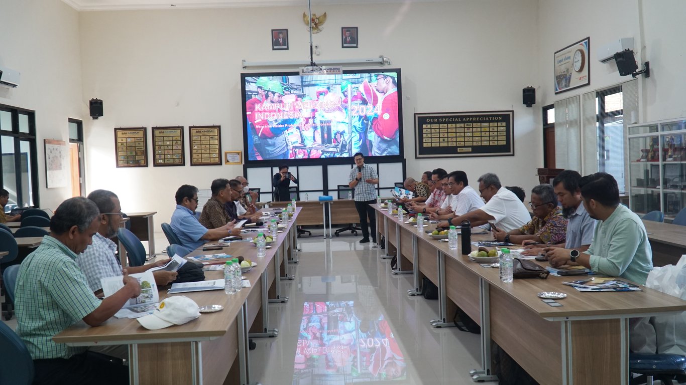 Figure 1 : Rapat Antar Direksi Kampuh Welding Indonesia dan TMMIN. Sumber : Dokumentasi Perusahaan