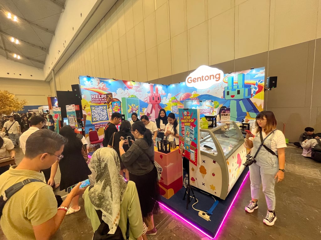 Antusiasme pengunjung di booth Gentong Ice Cream