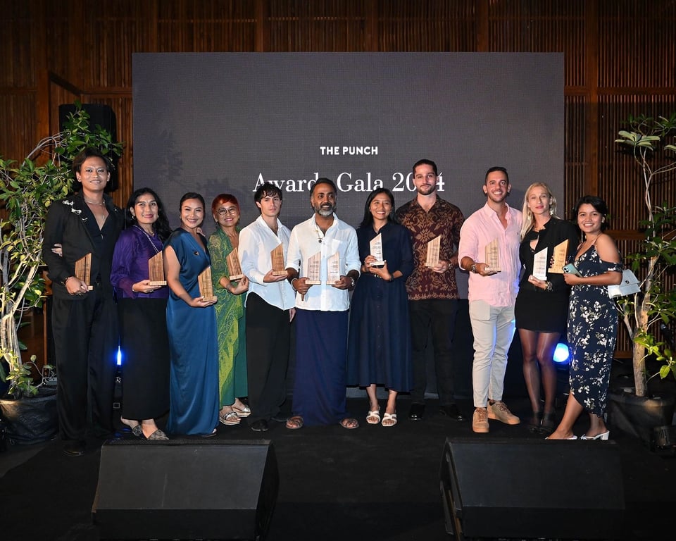 Treelogy Founder, Sacha Aguila, proudly accepts the Sustainable Brand of the Year 2024 award at The Punch Sustainability Awards Gala, celebrating our commitment to ethical practices and a sustainable future.