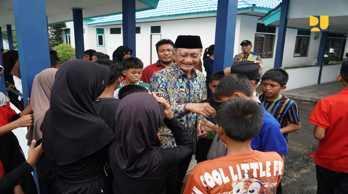Berpeci - Menteri Pekerjaan Umum (PU) Dody Hanggodo