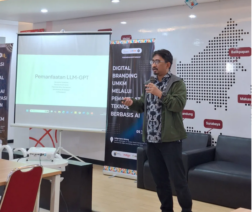 Dr. Eng. Novanto Yudistira, M.Sc., memaparkan teknologi Gen Batik kepada peserta workshop.