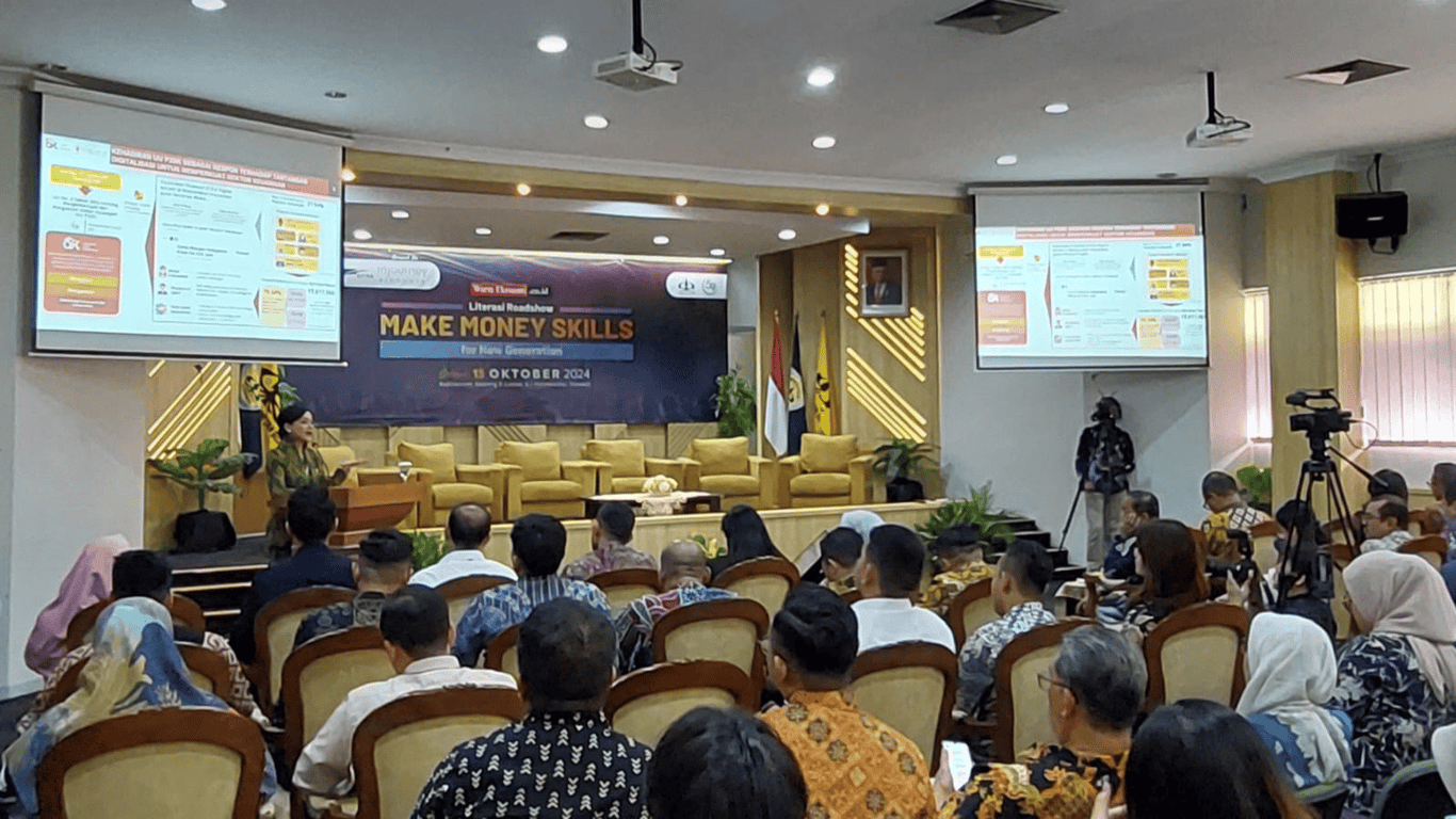 Kepala Eksekutif Pengawas Perilaku Pelaku Usaha, Edukasi, dan Perlindungan Konsumen OJK, Friderica Widyasari Dewi di acara Seminar Literasi Keuangan “Make Money Skills for New Generation” di Jakarta pada 15 Oktober 2024. Sumber: Tokocrypto.