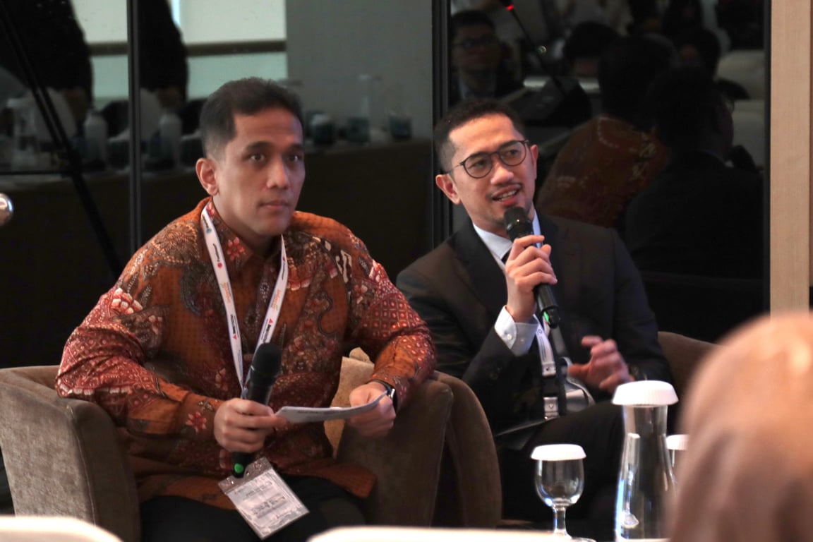 Diskusi dimoderatori oleh Dr. dr. Achmad Kemal Harzif, Sp.OG, Subsp. FER