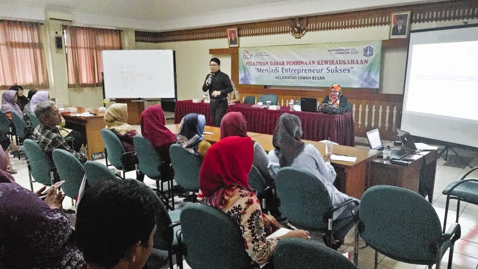 Andhika Wijaya Kurniawan saat di undang untuk memberikan pelatihan dasar pembinanan kewirausahan digital 