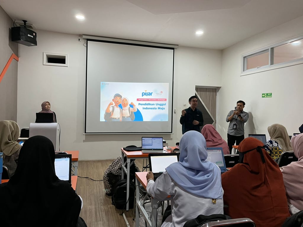 Sesi penjelasan Pijar Sekolah