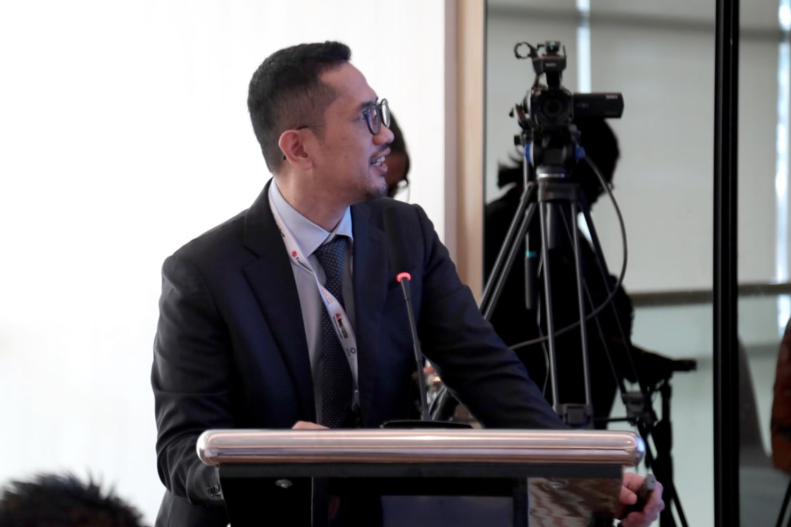 Dr. Aerul Chakra Alibasya, MD, OG, REI, MIGS dari Indonesia