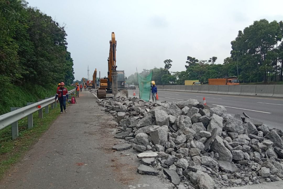 Ilustrasi Pekerjaan di Ruas Jalan Tol Jakarta-Cikampek