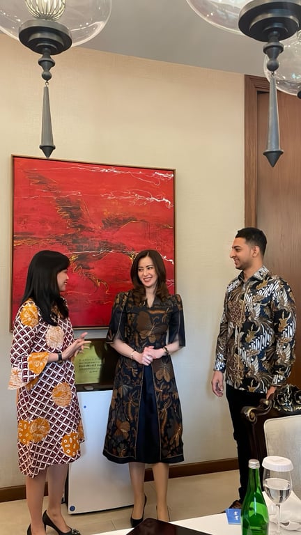 <i>(kiri-kanan: Citra Amelya, Senior Vice President ESG Group Bank Mandiri; Alexandra Askandar, Wakil Direktur Utama Bank Mandiri; Adam Zahir, Vice President ESG Group Bank Mandiri)</i>