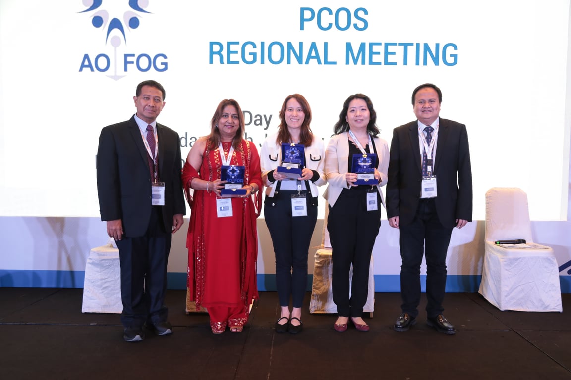 Foto bersama Chairperson dan Pembicara dengan Ketua Komite Endokrinologi Reproduksi dan Infertilitas AOFOG