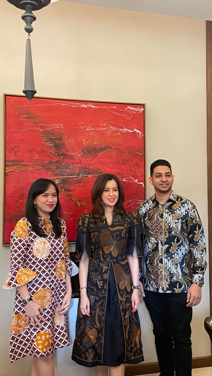 <i>(kiri-kanan: Citra Amelya, Senior Vice President ESG Group Bank Mandiri; Alexandra Askandar, Wakil Direktur Utama Bank Mandiri; Adam Zahir, Vice President ESG Group Bank Mandiri)</i>