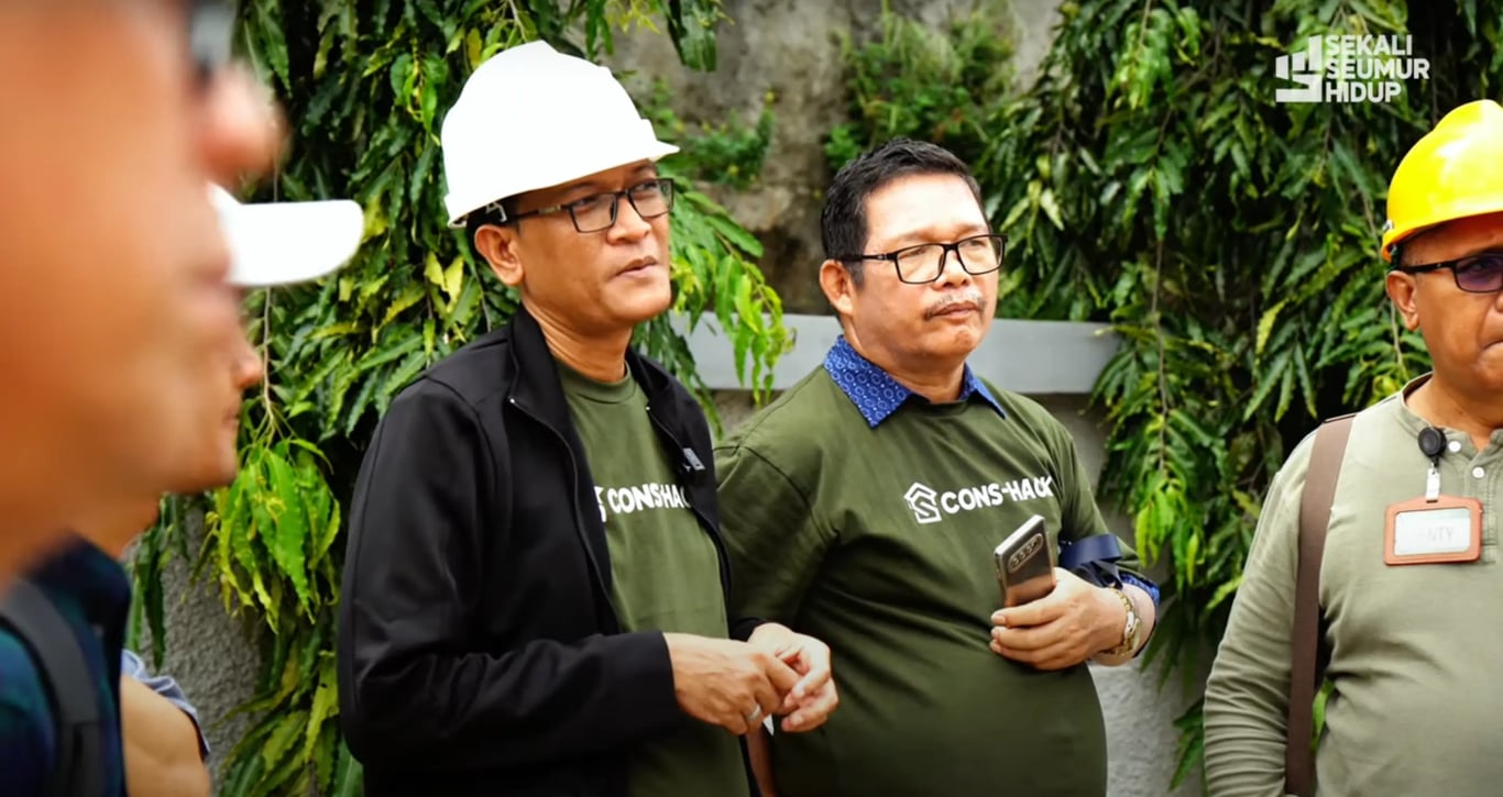 Hengky bersama komunitas Construction Hack