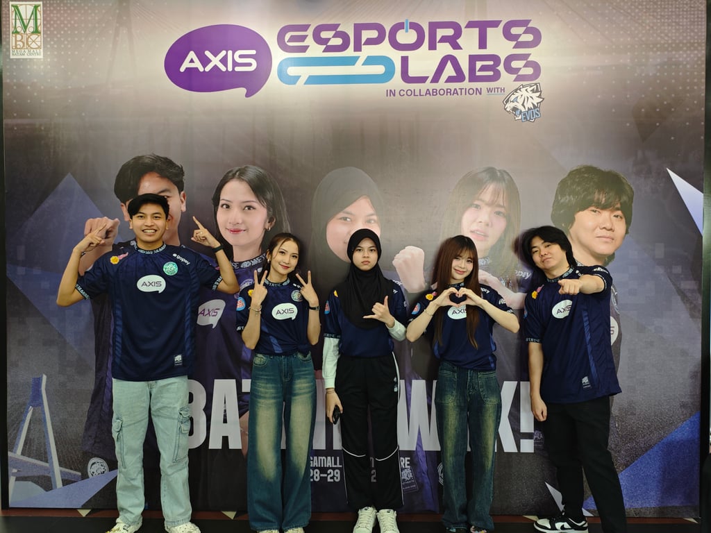 <i>EVOS Street, EVOS Nadse, EVOS Nune, EVOS Yupi dan EVOS Age sebagai bintang tamu di AXIS Esports Labs Batam</i>