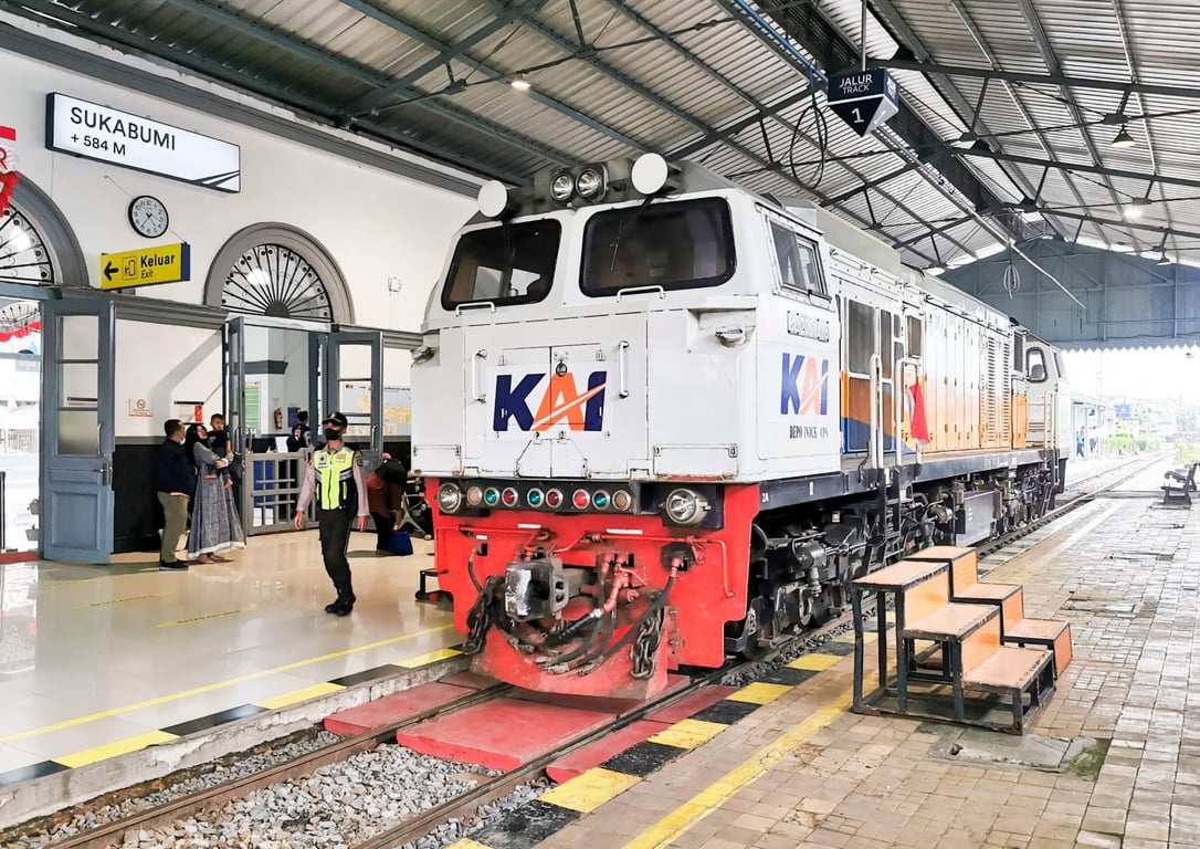 Lokomotif Penarik KA Pangrango di Stasiun Sukabumi