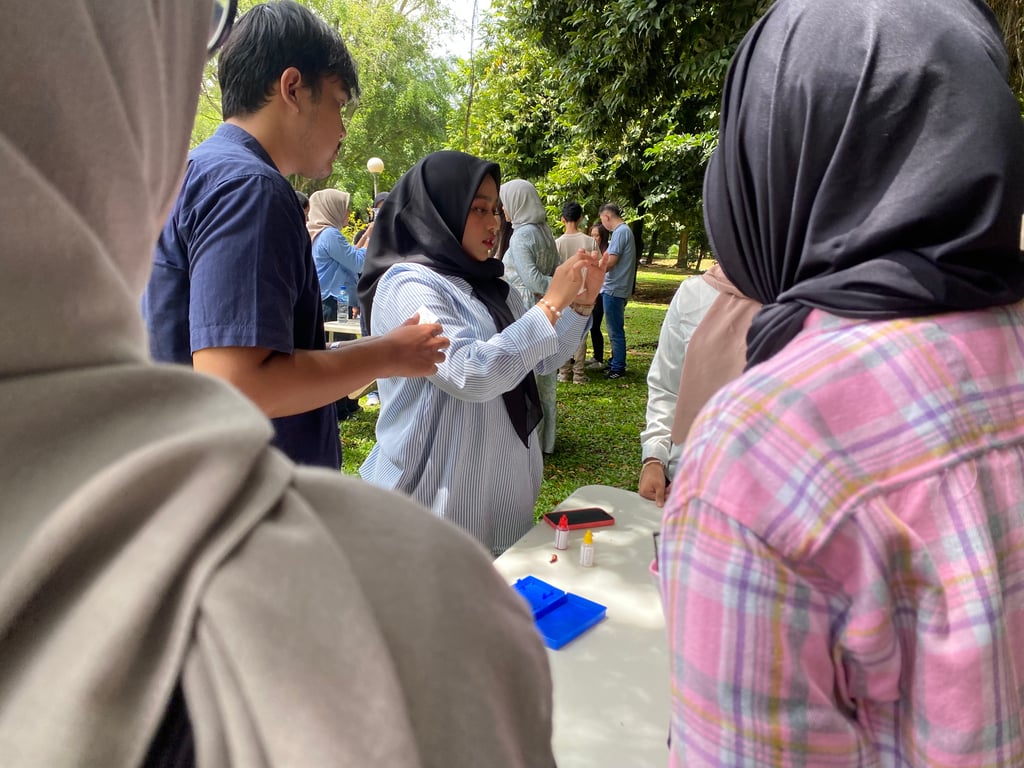 Booth Belajar Cek pH di Universitas Indonesia (Sumber: WateryNation Alira Alura)