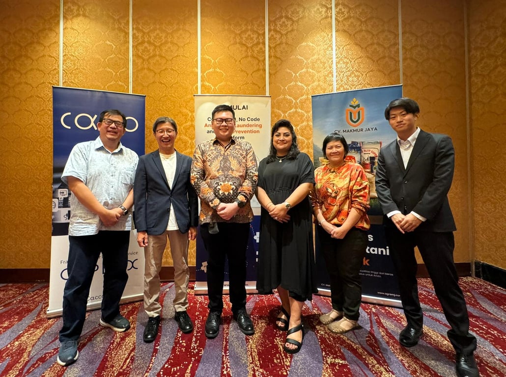 Dari kiri ke kanan: CV Makmur Jaya:Denni Purnama, Shimura of Cacco, Mulai CEO Tommy Hartono, CV Makmur Jaya:Esti Isniati, Arlin Megawati. Makmur Jaya, dan Tominaga of Cacco