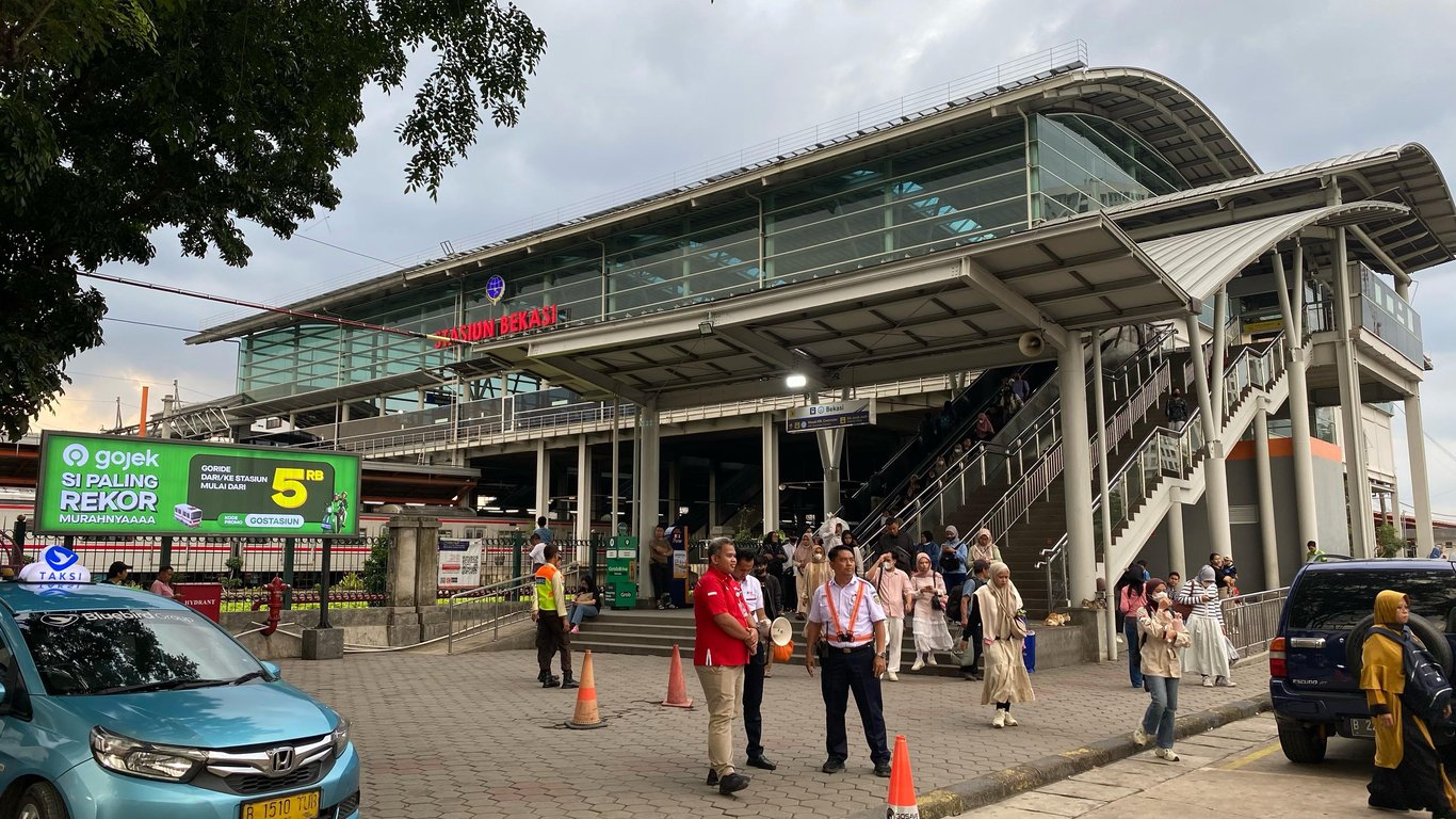 Suasana integrasi di Stasiun Bekasi 