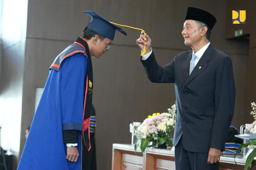 Peci Hitam , Kiri- Bapak Dody Hanggodo, Menteri Pekerjaan Umum