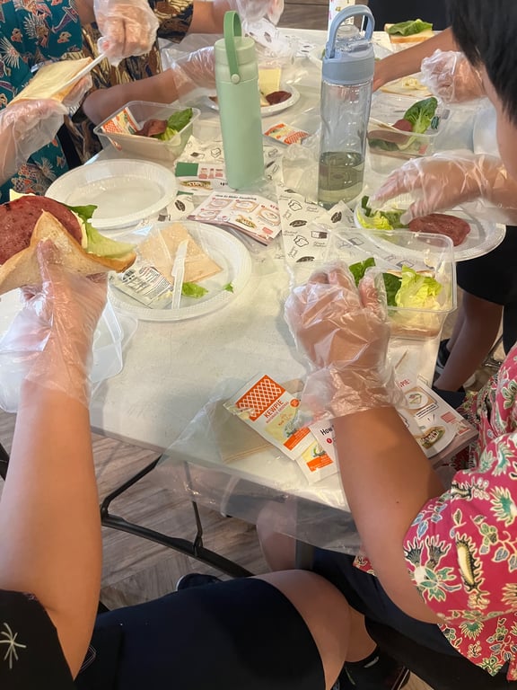 Aktivitas membuat sandwich tak hanya mengajarkan anak untuk mandiri tapi juga memberi edukasi tentang pentingnya konsumsi sayur.