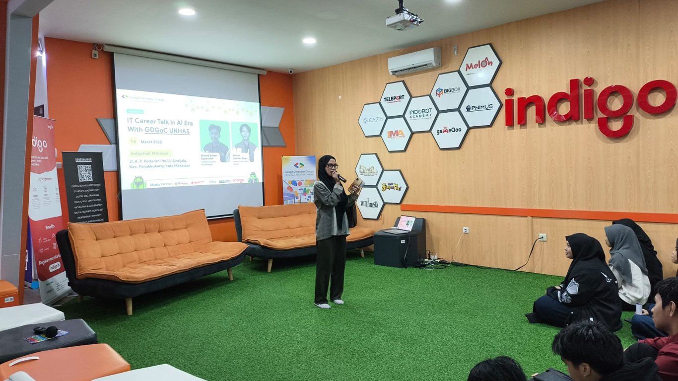 Pembukaan acara Lead GDGoC UNHAS oleh MC.<br>