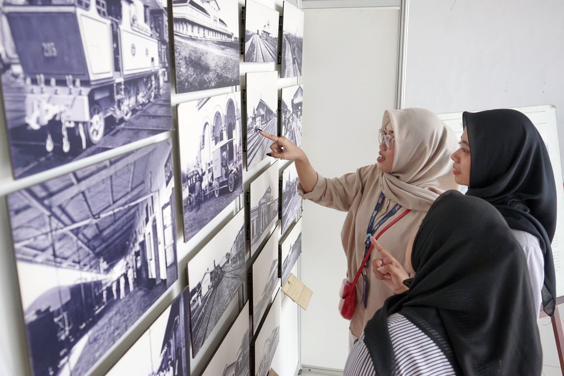 Pelaksanaan Pameran Foto Stasiun Tawang dari Masa ke Masa