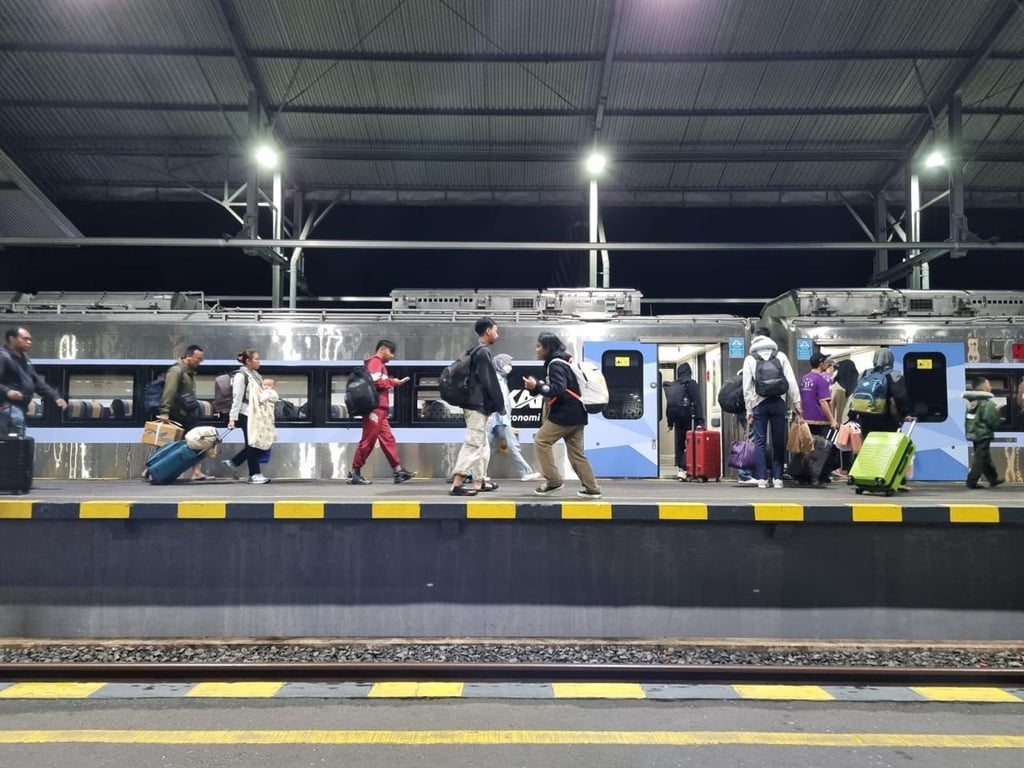 Suasana penumpang di Stasiun Yogyakarta