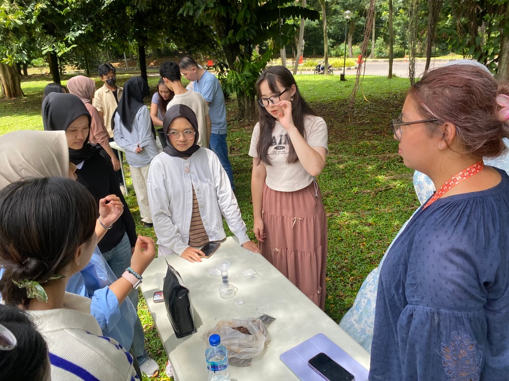 Booth Belajar Filter Air di Universitas Indonesia (Sumber: Dok. WateryNation Alira Alura)