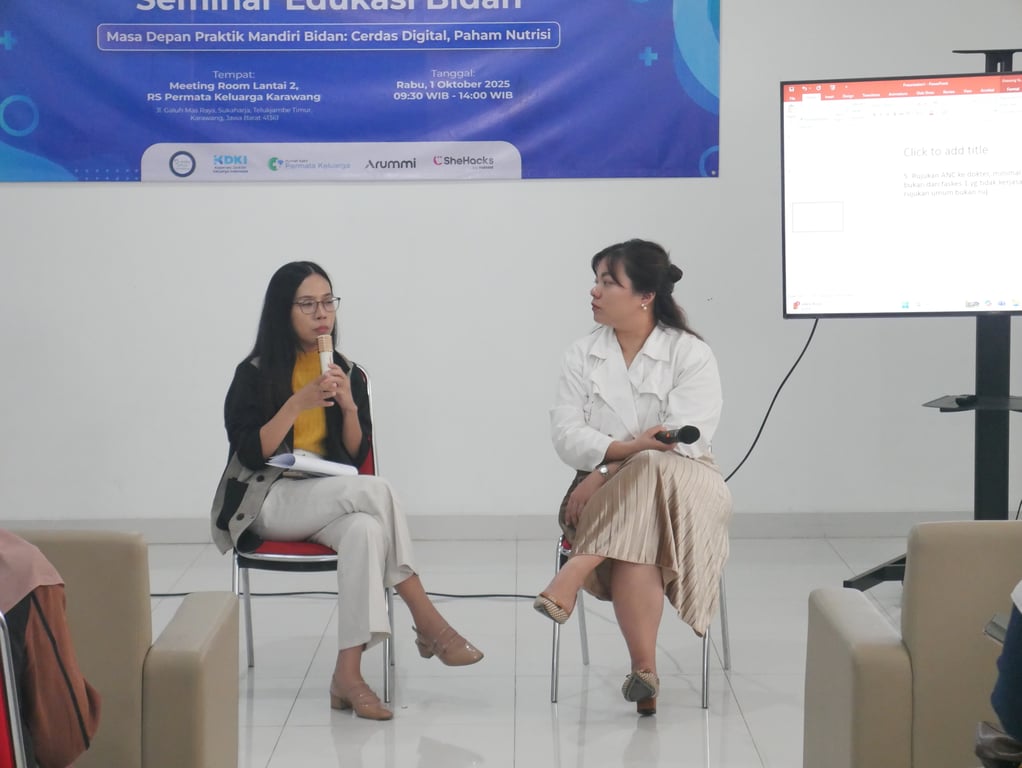   “dr. Susi Indrawan, Manager Marketing RS Permata Keluarga, dan dr. Valentina Oktaviany dalam sesi Roundtable Discussion.”  Sumber Foto: DoctorTool
