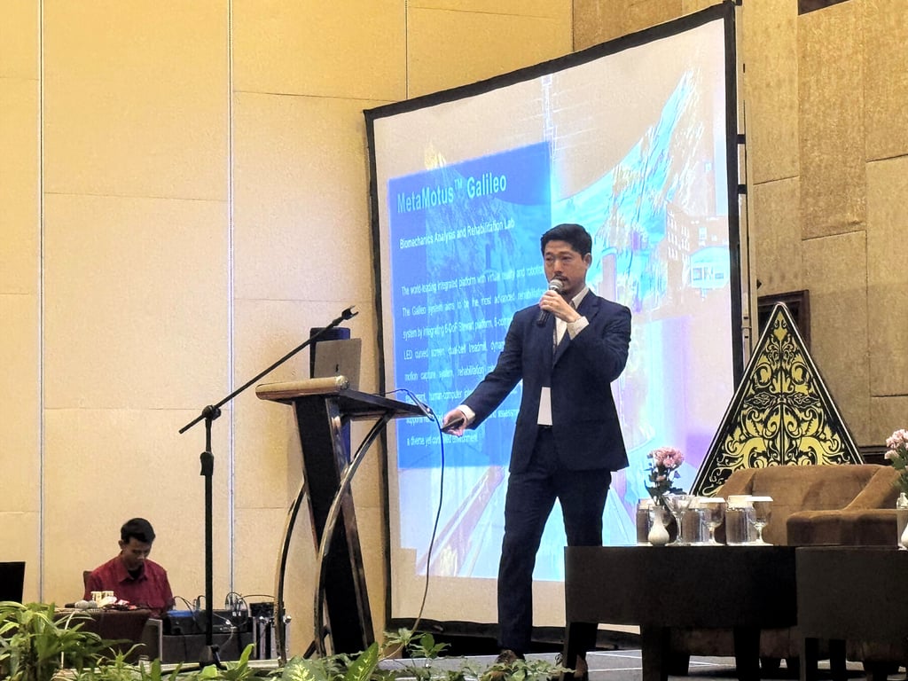 Picture 3: Owen Teoh, Managing Director of Fourier Rehab, speaking at a workshop during AOCNR 2025. 