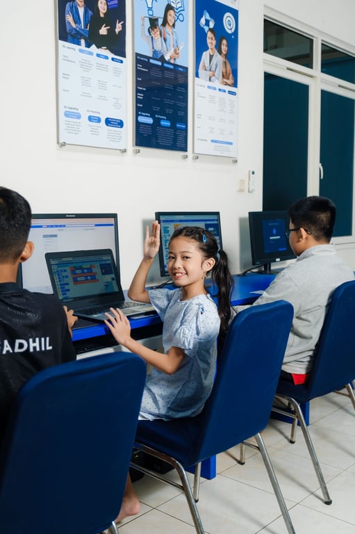 📸 Di LEAP, anak-anak tidak sekedar belajar coding, tapi juga diajak berpikir kreatif dan membangun solusi digital mereka sendiri. Lewat pendekatan yang aplikatif dan menyenangkan, mereka mulai mengenal dunia pemrograman sejak dini dan setiap proyek bisa langsung dibagikan sebagai portofolio.