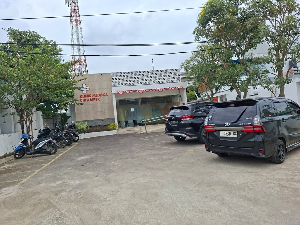 Salah satu cabang Klinik Mediska di KAI DAOP 1 Jakarta, yaitu di Cikampek yang terletak masih dalam kawasan Stasiun Cikampek