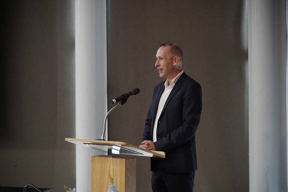 ดร. Gijs Theunissen DVM ที่ปรึกษาด้านการเกษตร สถานเอกอัครราชทูตเนเธอร์แลนด์ประจำประเทศไทย เริ่มกล่าวต้อนรับผู้เข้าร่วมงาน