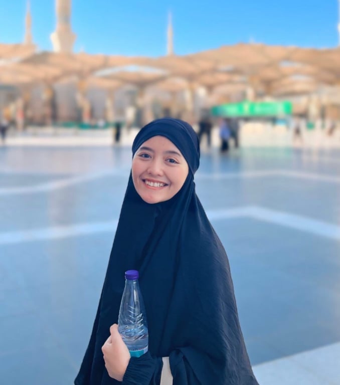 Alia saat menjalani ibadah umrah