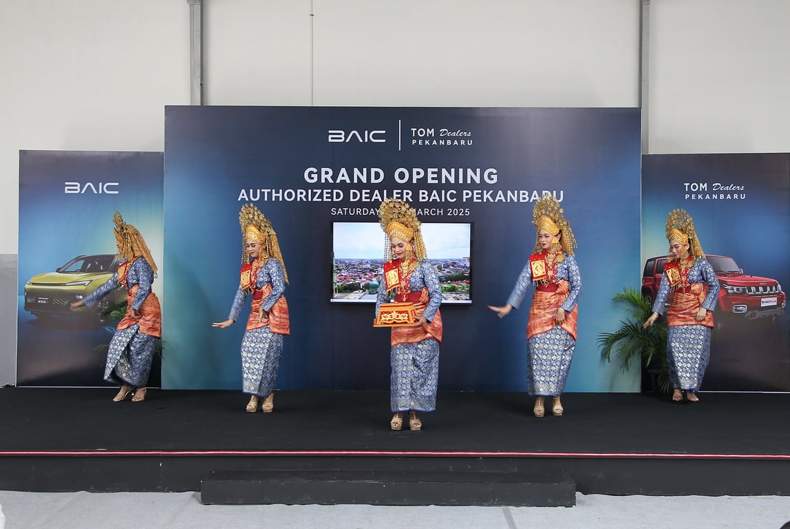 Tarian Adat Pekanbaru