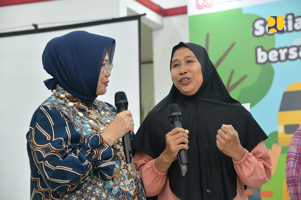 Interaksi perwakilan Ibu Dharma Wanita Kementerian Pekerjaan Umum