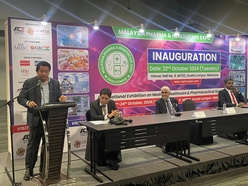 YB Dato Lukanisman bin Awang Sauni, Hon'ble Deputy Minister of Health, Malaysia addressing the gathering at the Malaysia Pharma and Healthcare Expo 2024