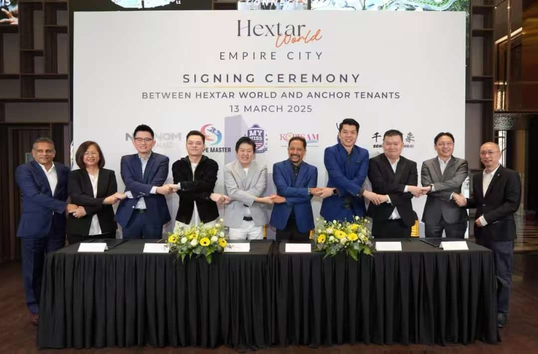   (From left) NomNom Brands Sdn Bhd CEO Tan Huang Ming, CEO of Slope Master Arthur Yap (Yap Ghai Pang), Group CEO of Hextar Group Datuk Eddie Ong Choo Meng, Chairman of Koperasi Industri Sukan Atlet Malaysia Bhd Datuk Mohamad Fadzli Johan, CEO of Hextar Luckin (M) Sdn Bhd, Dr Jeff Lim Chee Lip and COO of Cuisine Delight Sdn Bhd Ng Wei Shen