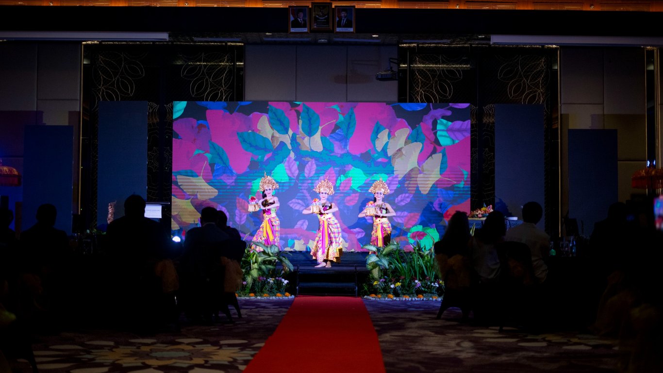 Penampilan Tari by Heartist Grand Mercure Bali Seminyak