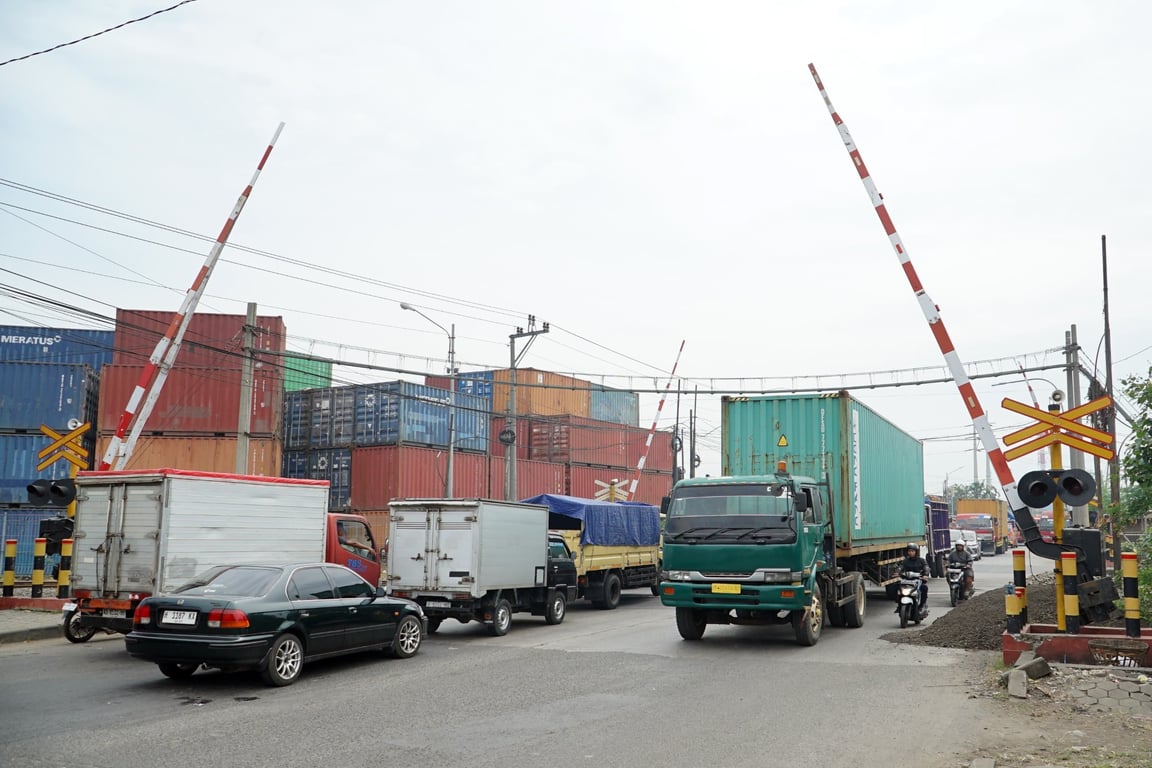 Perlintasan Sebidang Jalan Ronggowarsito Semarang