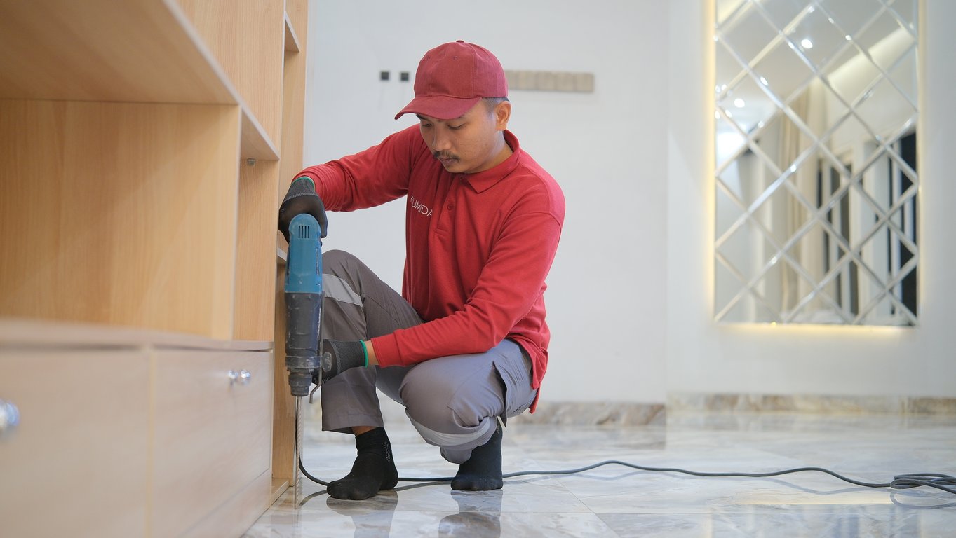 teknisi fumida melakukan drill inject