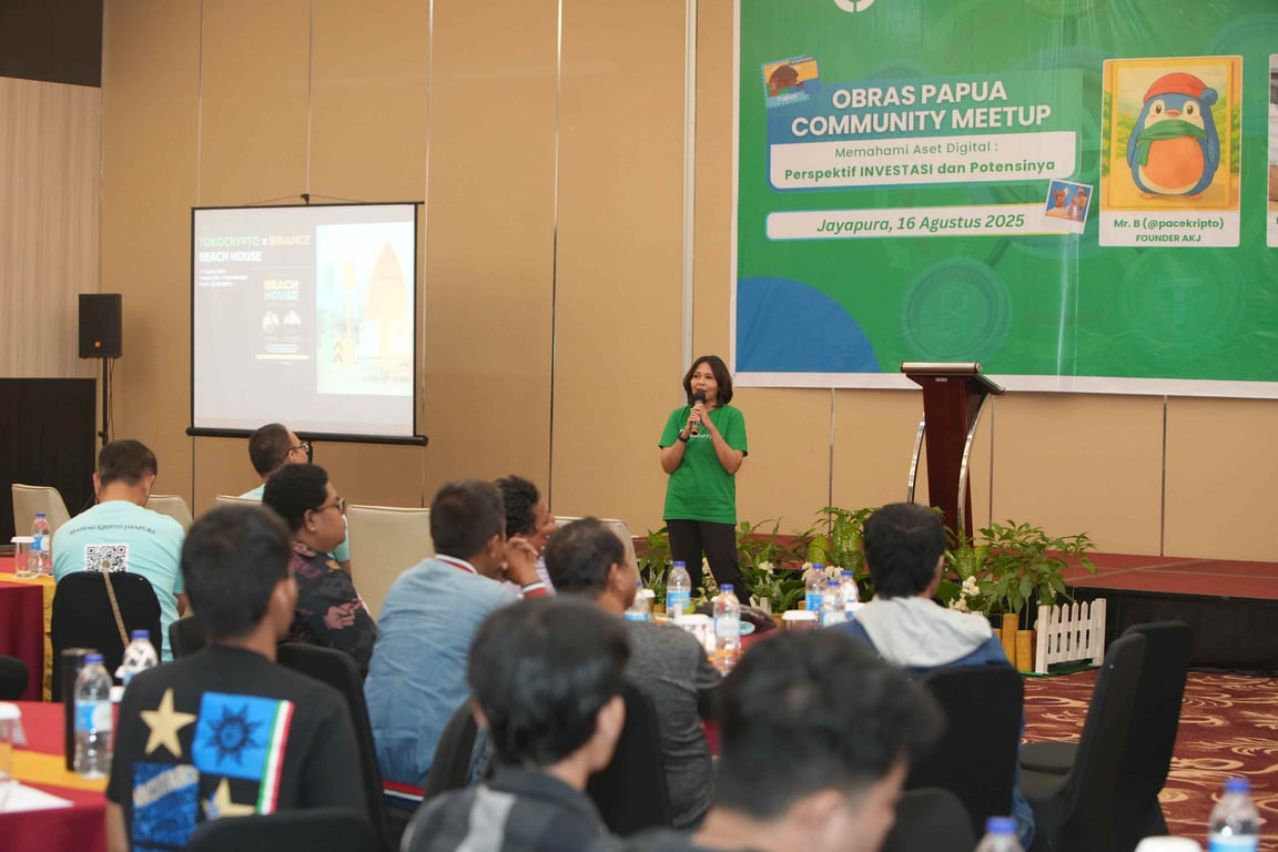 VP PR & Marketing Tokocrypto, Rieka Handayani, di acara OBRAS (Obrolan Komunitas) di Jayapura, Papua pada 16 Agustus 2025. Sumber: Tokocrypto.