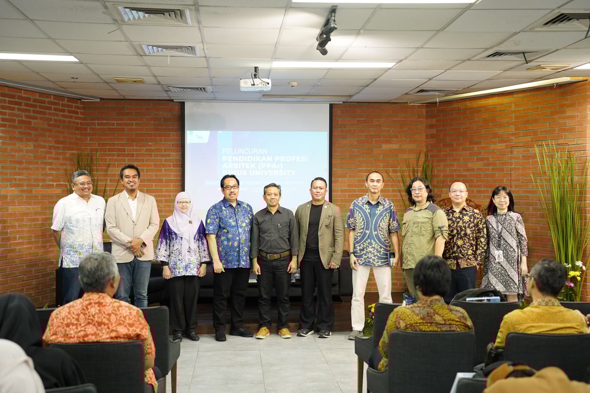Segenap Pimpinan BINUS University bersama perwakilan asosiasi arsitek dan praktisi arsitektur dalam acara peluncuran PPAr BINUS (Rabu 23 April)