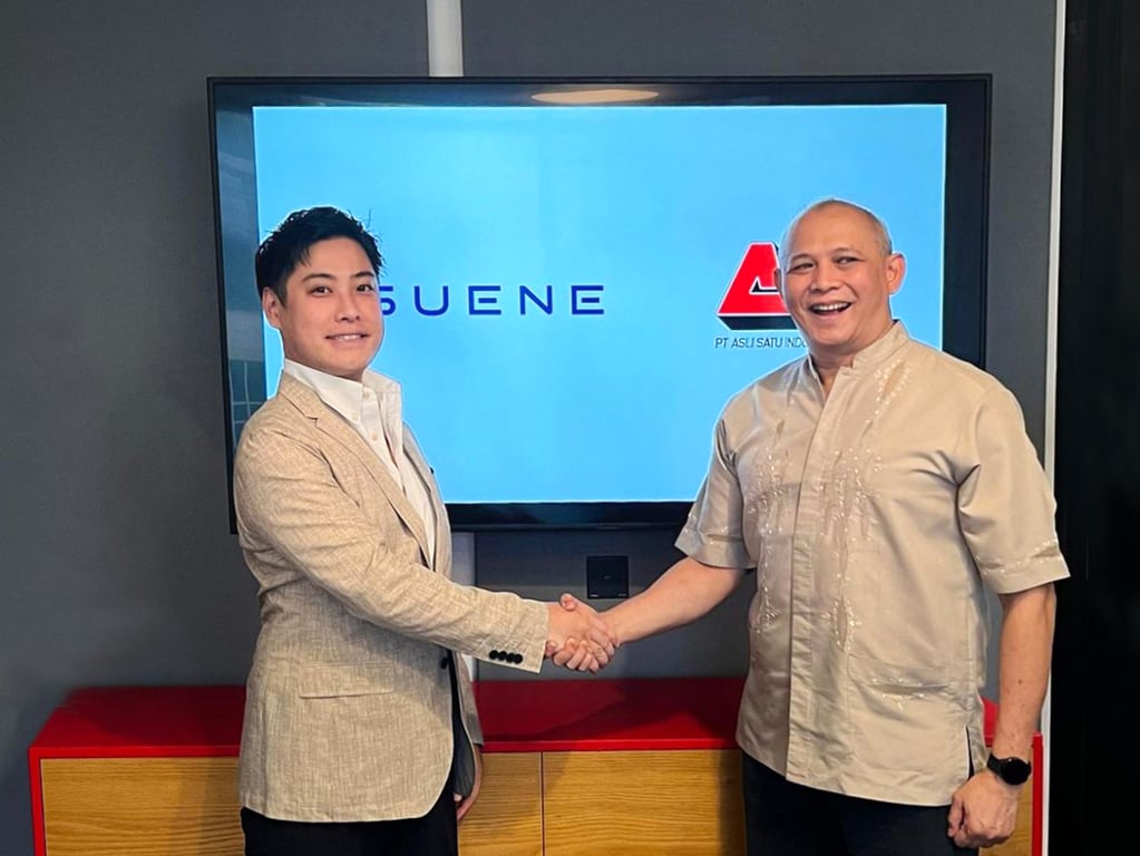 Setogawa Shu, Manager of Asuene APAC Pte. Ltd.; Ardian Pratama, Managing Director of PT ASLI Satu Indonesia