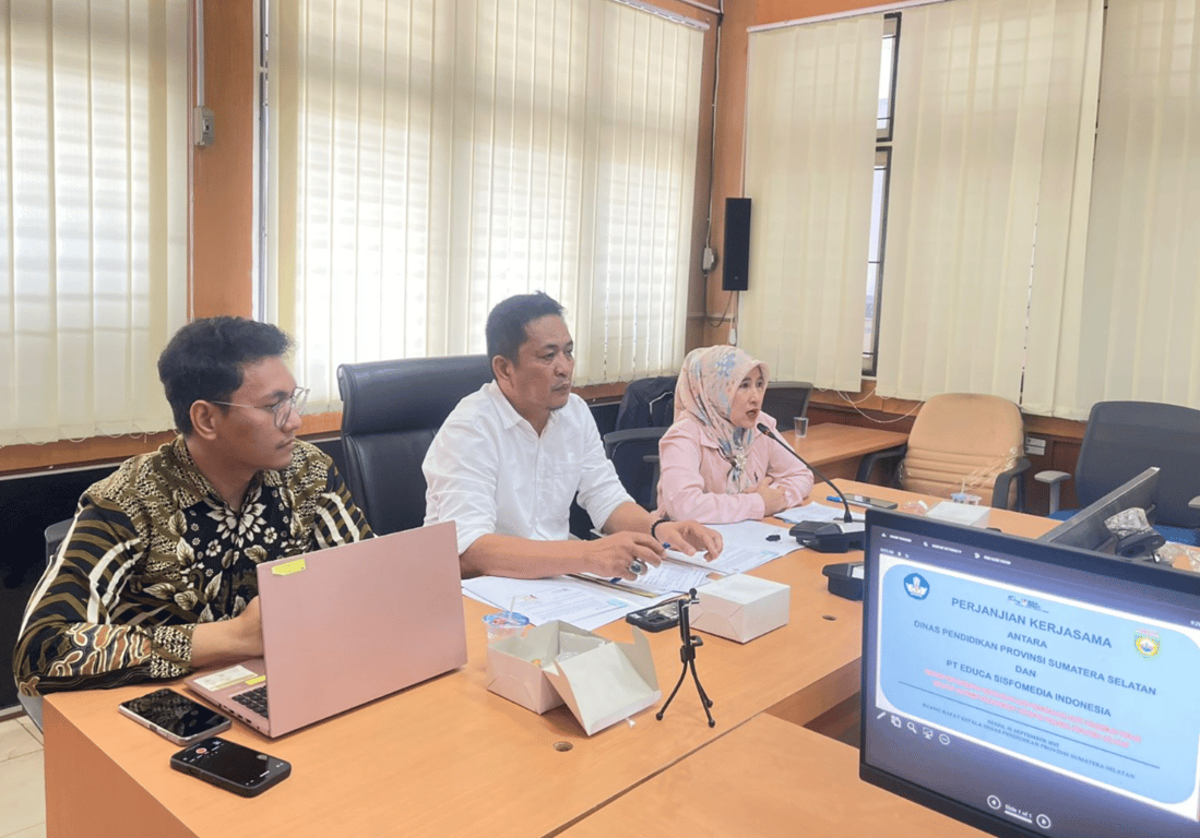 Dinas Pendidikan Provinsi Sumatera Selatan diwakili Bapak Andi Bobby Wahyudi, S.H., M.Si., - Kepala Bidang SMK, dan Ibu Lis Parida, S.T., M.Pd., - Kasi Kurikulum, bersama perwakilan Gamelab Indonesia menyampaikan apresiasi dan komitmen dalam mendukung kolaborasi digitalisasi pembelajaran pendidikan vokasi di Provinsi Sumatera Selatan.