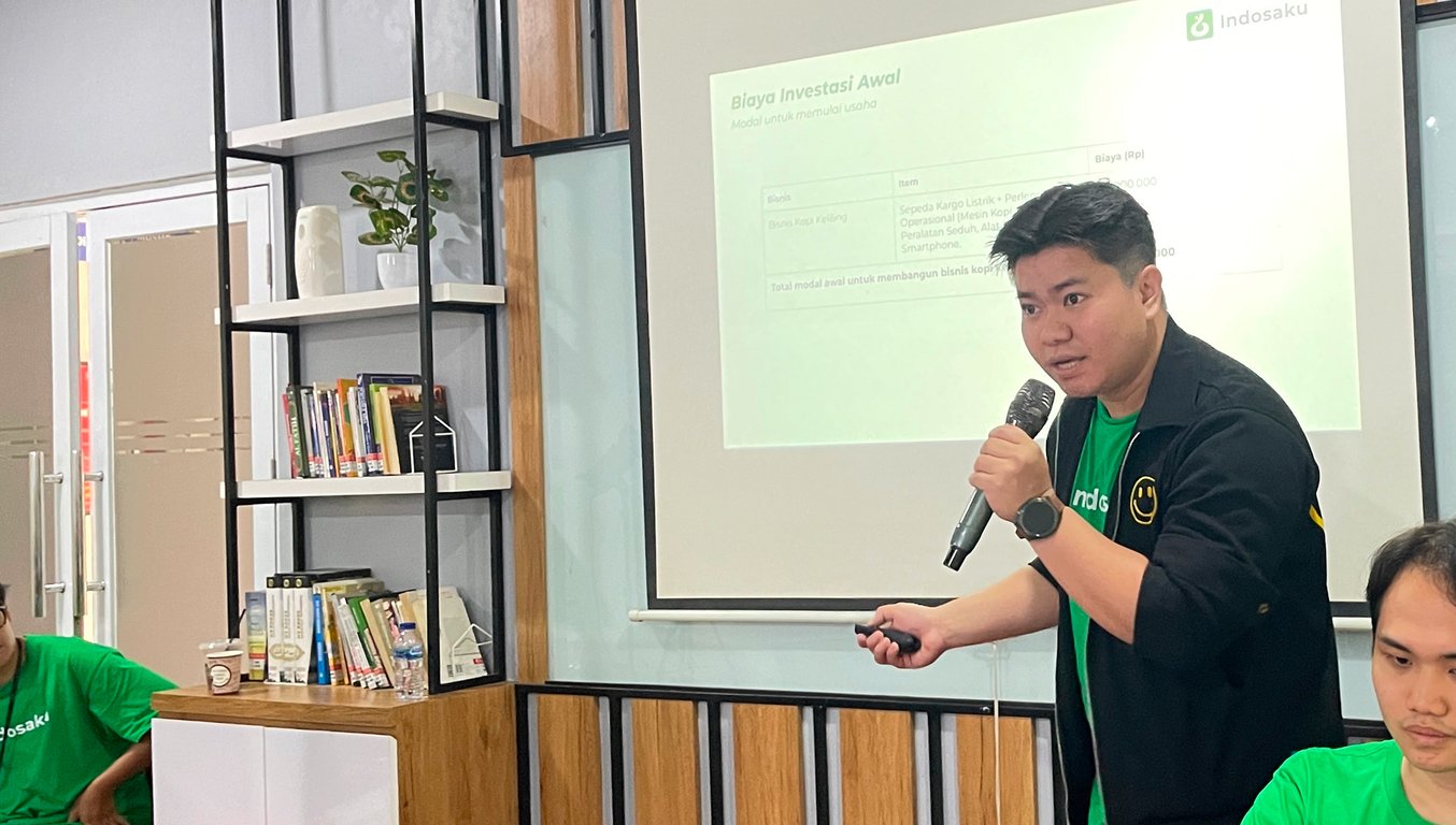 (Foto : Pembawa materi Literasi diisi oleh Bapak Kevin Gozal - Dokumentasi pribadi)