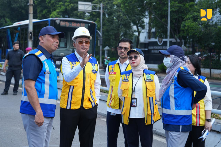 Topi Putih Bapak Dody Hanggodo Menteri Pekerjaan Umum